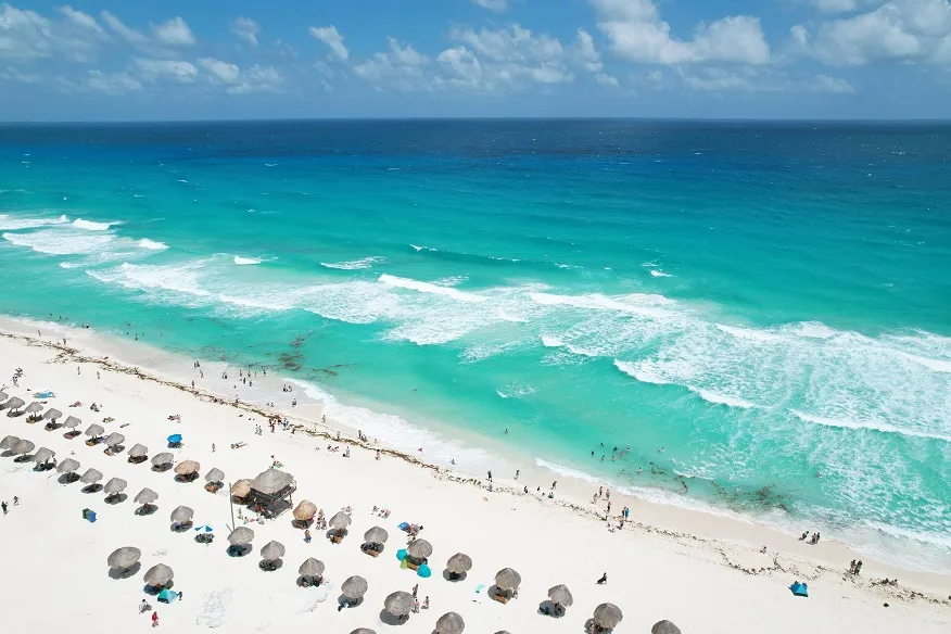 Punta Cana lidera las reservas de los colombianos para los puentes de agosto, con la playa acaparando la mitad de la demanda