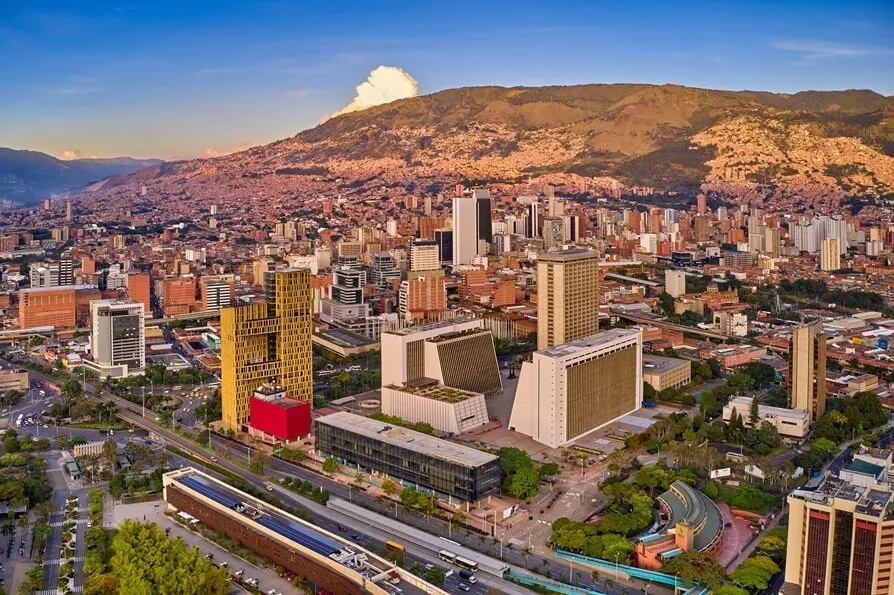Medellín mantiene su infraestructura turística activa sin alteraciones y suma canales de ayuda tras el reciente sismo en Colombia