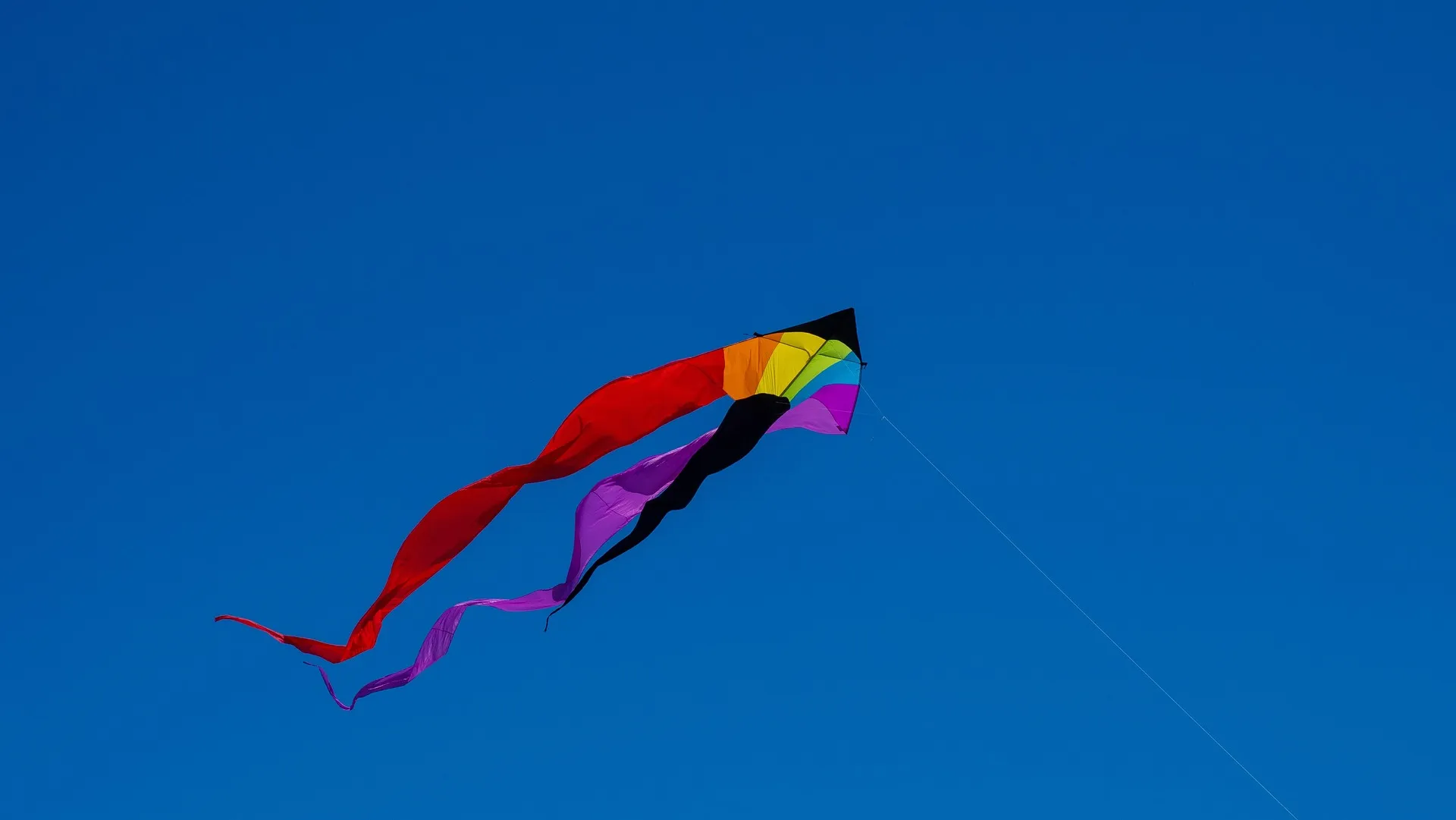 Zonas autorizadas y restricciones para volar cometas en Cartagena durante la temporada de vientos