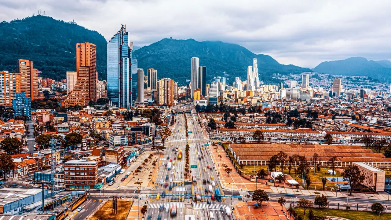Bogotá reduce impuestos a hoteles, restaurantes y bares para impulsar el turismo