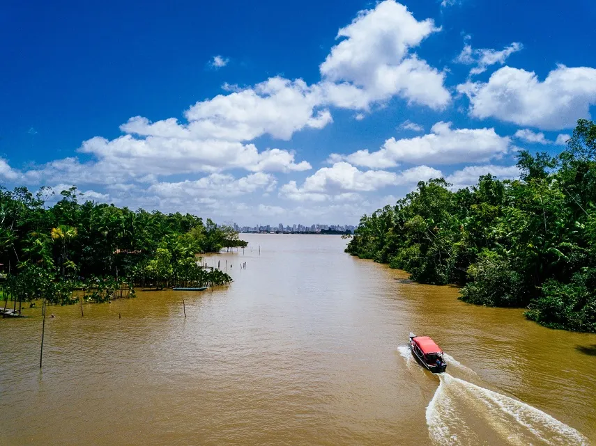 El 57 % de los colombianos viaja buscando autenticidad: cinco destinos para vivirla, empezando por la Amazonía