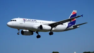 LATAM suma wifi satelital a más de 60 aviones nuevos y lo deja gratis para socios de LATAM Pass