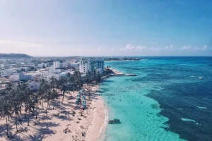 Puentes festivos de octubre y noviembre adónde buscan volar los colombianos y qué vuelos bajaron de precio